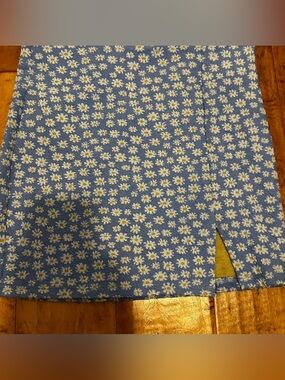 Forever 21 Daisy Print Skirt - White & Yellow Floral